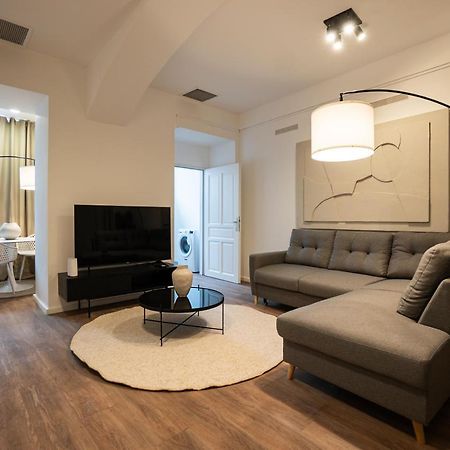 Stylish Apartment With Dedicated Working Space And Super King-Size Bed Located Between City Centre And Donau River ウィーン エクステリア 写真