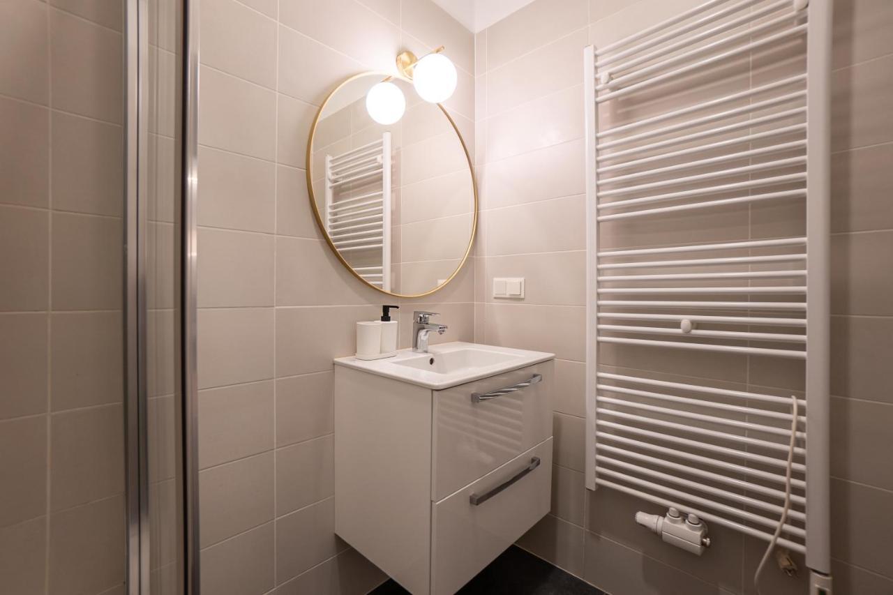 Stylish Apartment With Dedicated Working Space And Super King-Size Bed Located Between City Centre And Donau River ウィーン エクステリア 写真