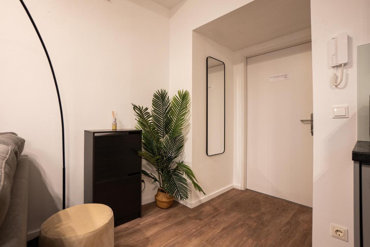 Stylish Apartment With Dedicated Working Space And Super King-Size Bed Located Between City Centre And Donau River ウィーン エクステリア 写真