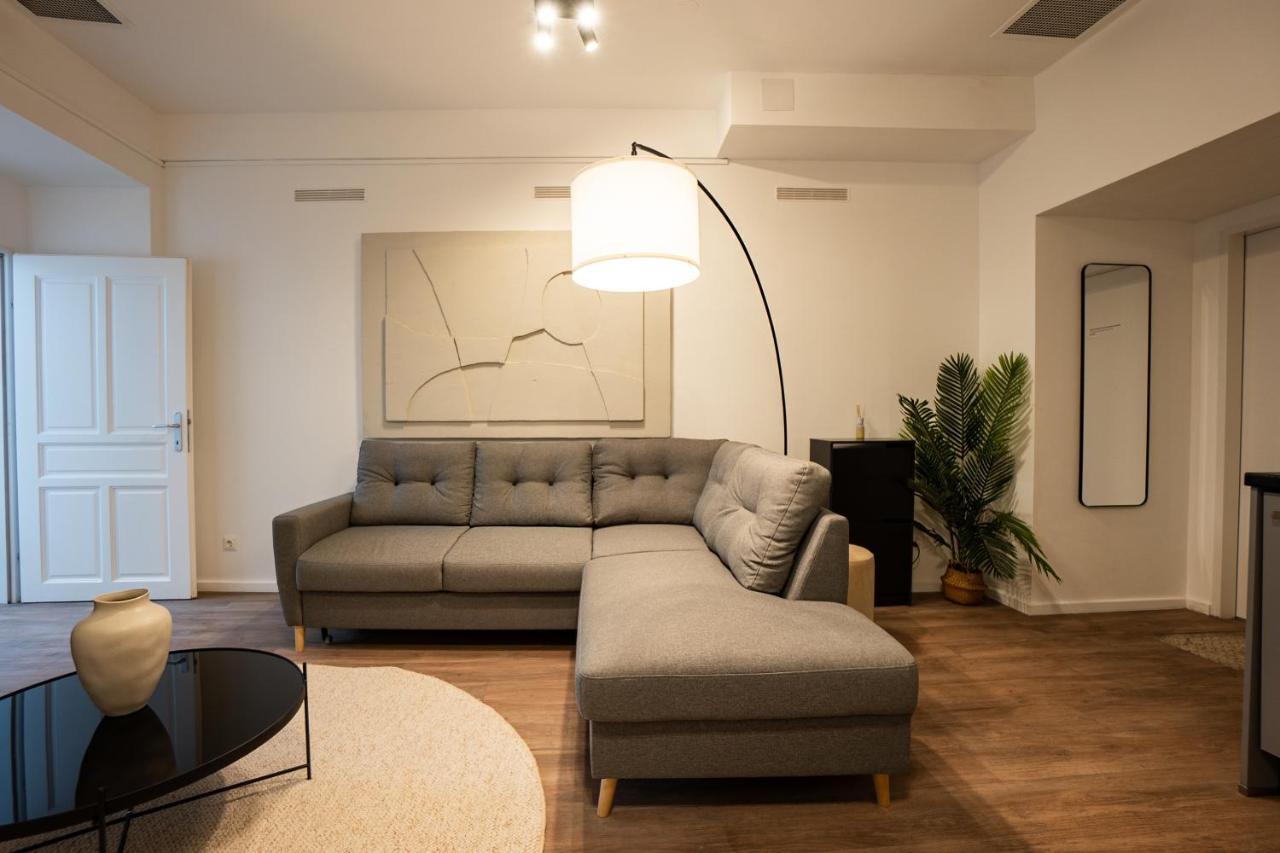 Stylish Apartment With Dedicated Working Space And Super King-Size Bed Located Between City Centre And Donau River ウィーン エクステリア 写真