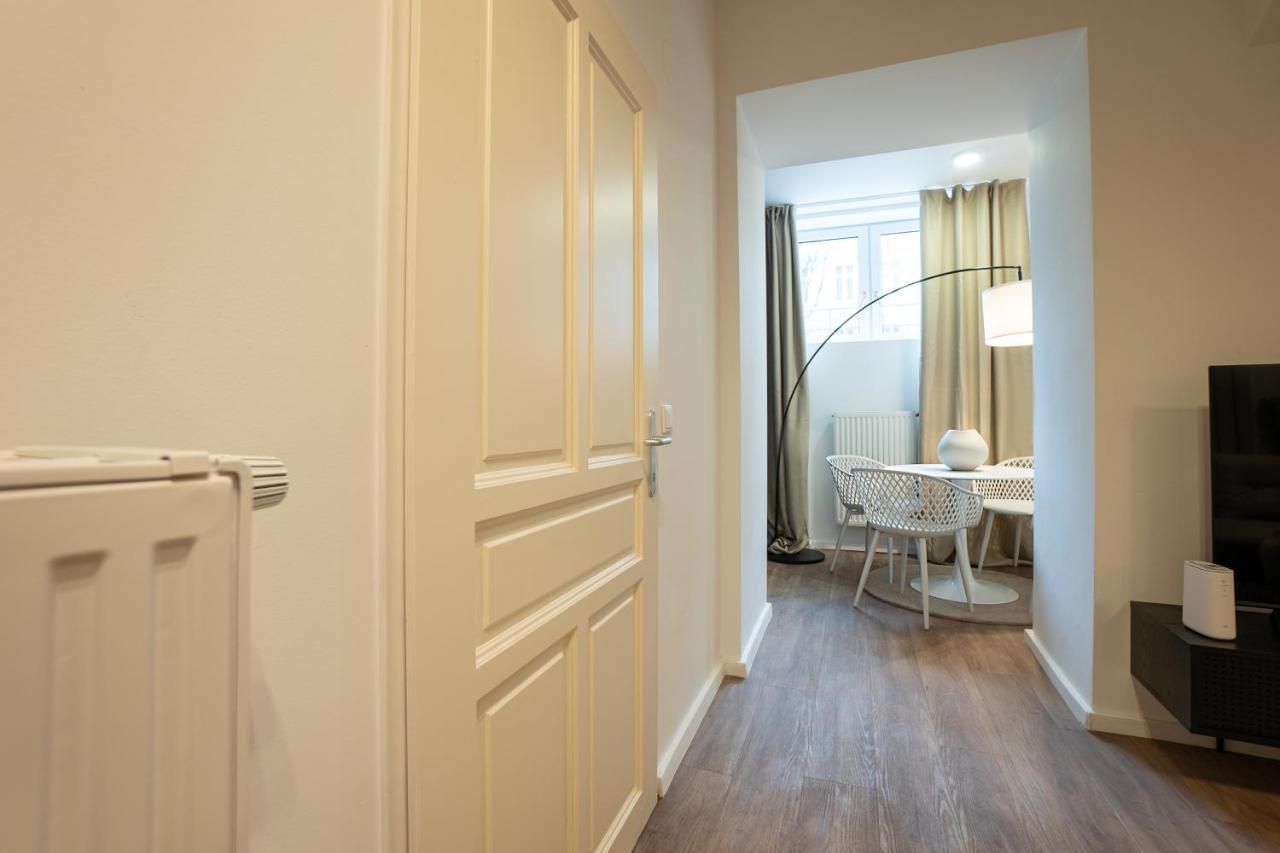 Stylish Apartment With Dedicated Working Space And Super King-Size Bed Located Between City Centre And Donau River ウィーン エクステリア 写真