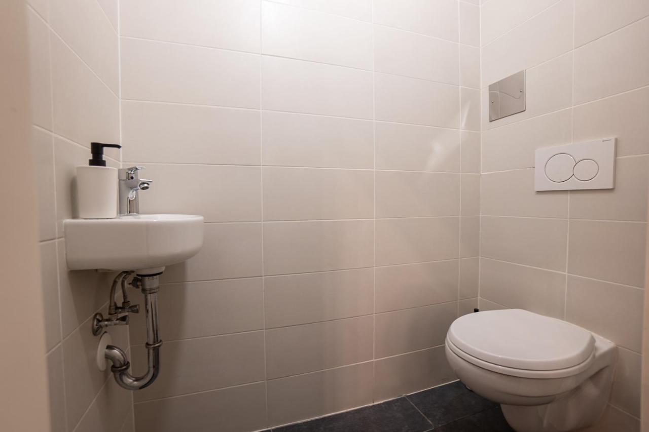 Stylish Apartment With Dedicated Working Space And Super King-Size Bed Located Between City Centre And Donau River ウィーン エクステリア 写真