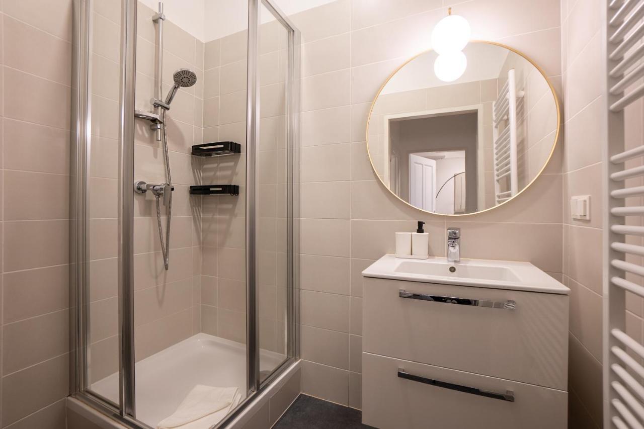 Stylish Apartment With Dedicated Working Space And Super King-Size Bed Located Between City Centre And Donau River ウィーン エクステリア 写真