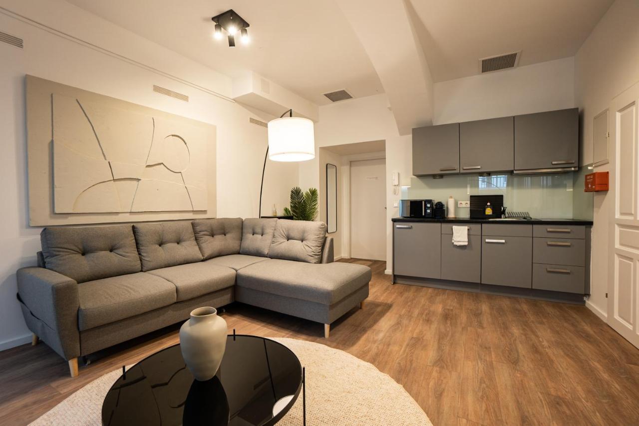 Stylish Apartment With Dedicated Working Space And Super King-Size Bed Located Between City Centre And Donau River ウィーン エクステリア 写真