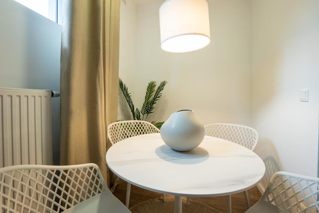 Stylish Apartment With Dedicated Working Space And Super King-Size Bed Located Between City Centre And Donau River ウィーン エクステリア 写真