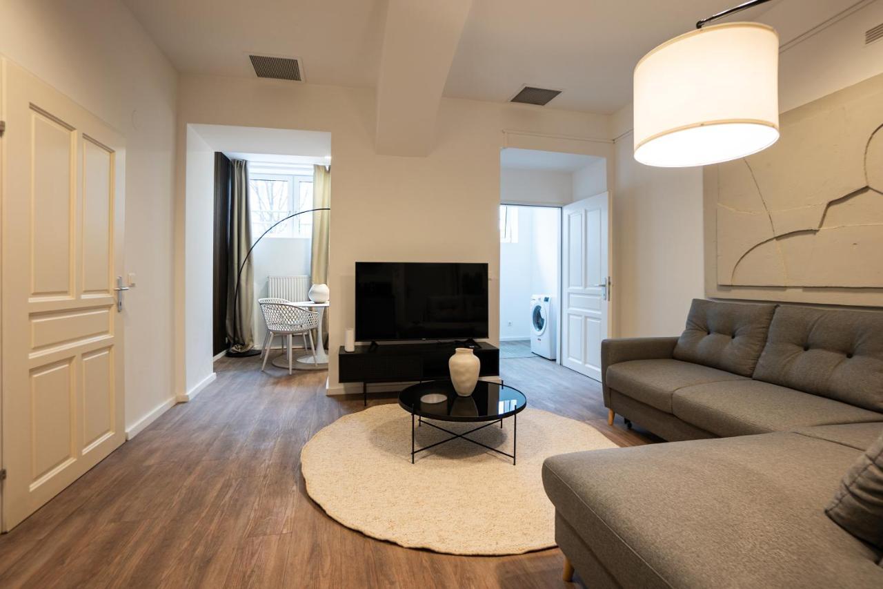Stylish Apartment With Dedicated Working Space And Super King-Size Bed Located Between City Centre And Donau River ウィーン エクステリア 写真