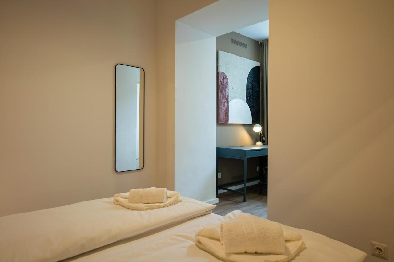 Stylish Apartment With Dedicated Working Space And Super King-Size Bed Located Between City Centre And Donau River ウィーン エクステリア 写真